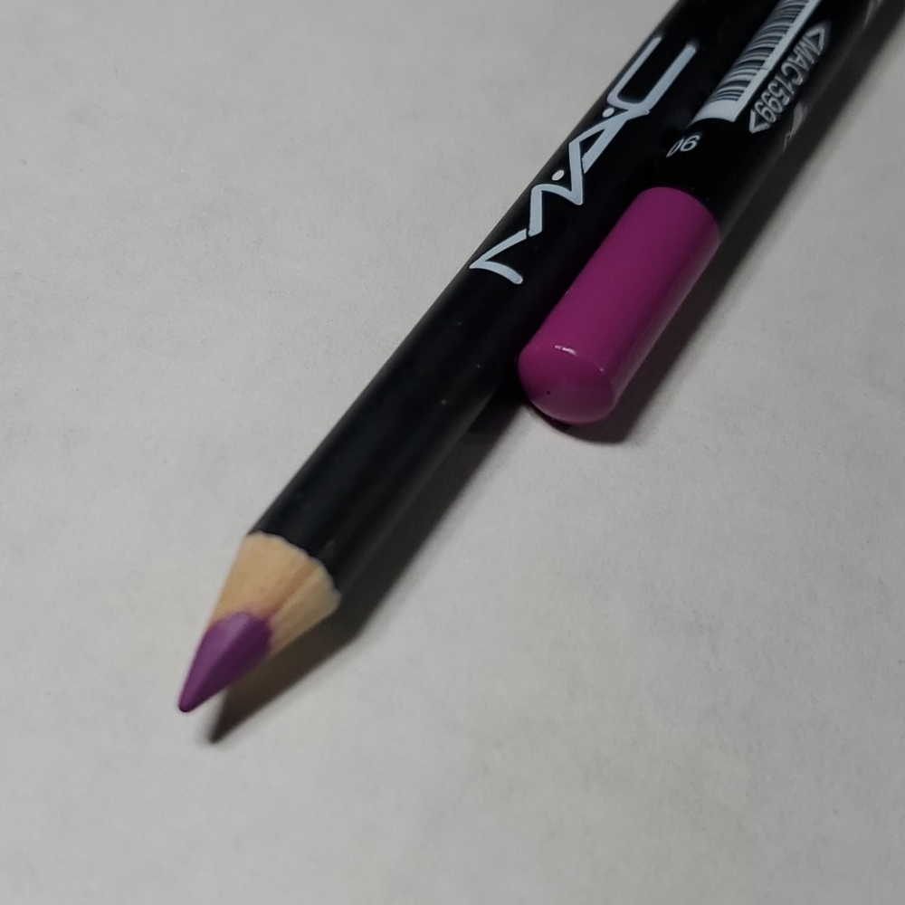 Mac Lip Liner